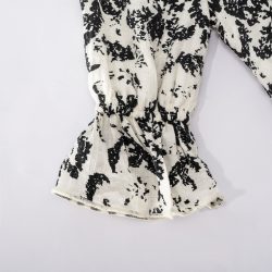 ⁦שמלת קלוש שחור לבן⁩ – תמונה ⁦3⁩